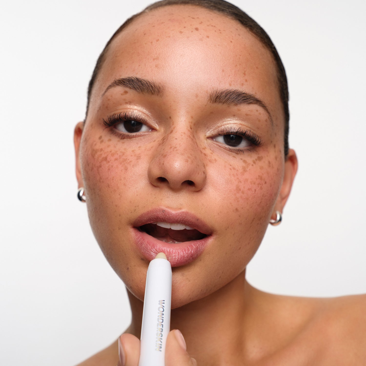 WONDER BLADING 3-in-1 Lip Scrub